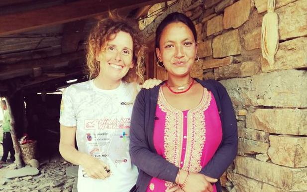 «No vuelvo a probar la leche de búfalo», dice Raquel García desde Nepal en esta carta