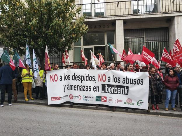 Liberbank convoca a los sindicatos para hablar de la fusión y las plantillas