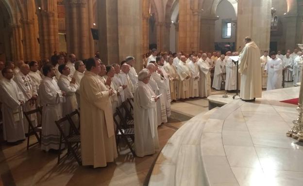 La misa crismal reúne a 130 sacerdotes en la ciudad