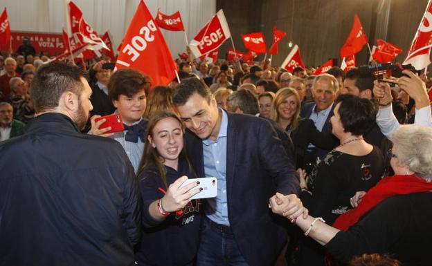 Sánchez pide tres diputados cántabros para «frenar a la derecha de la involución»