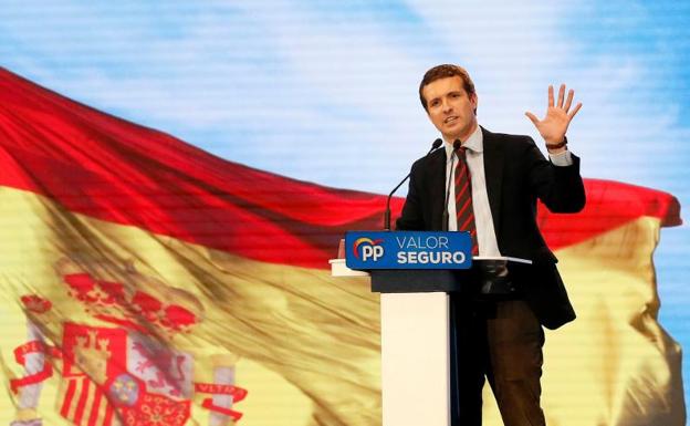 Casado focaliza en la economía en un intento de modular el discurso