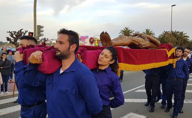 San Vicente celebró la procesión del Santo Entierro con nuevo recorrido