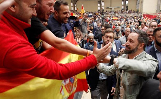 Abascal pide el voto a los socialistas «con sentido común»