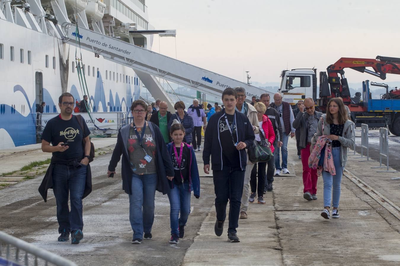 Santander recibe a los más de 2.500 cruceristas del 'AidaSol'