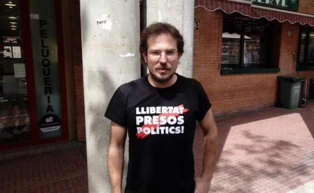 Primer expulsado del juicio del procés por lucir una camiseta pidiendo la libertad de los presos