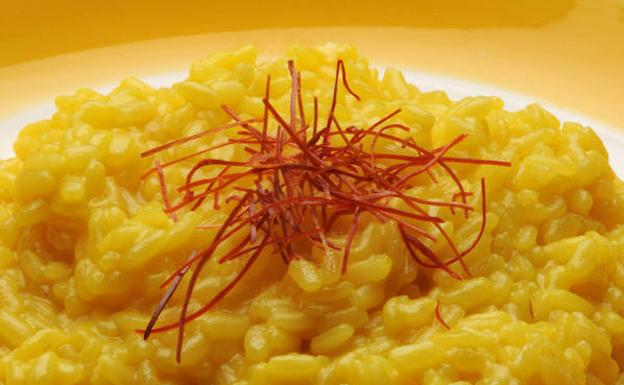 El romance entre el arroz y el azafrán