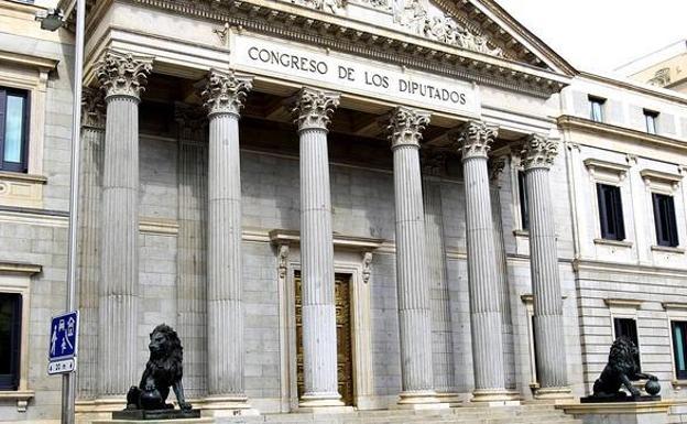 Los nuevos diputados cobrarán un mínimo de 3.800 euros al mes, tendrán un Ipad y un Iphone