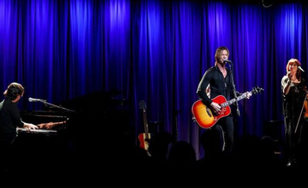 Duff McKagan de Guns n' Roses anuncia disco en solitario