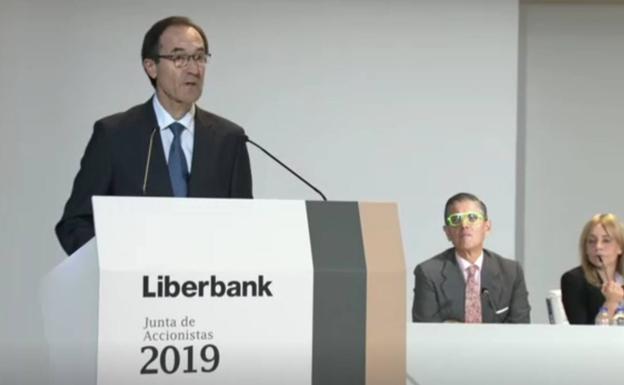 Liberbank aprueba la reelección de Menéndez como consejero y un dividendo del 20% del beneficio