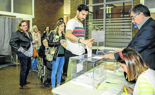 Igual llama al voto útil de la derecha y Casares ya se ve alcalde de Santander