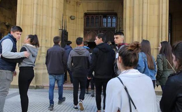 Testigos cifran entre 10 y 12 las personas que agredieron al joven cántabro fallecido en San Sebastián