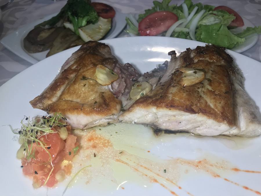 Pescados selectos bien preparados en La Granja de Santa María de Cayón