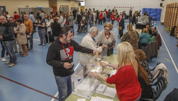 El PSOE ganó en toda Torrelavega y el PRC superó al PP en la mitad de las mesas