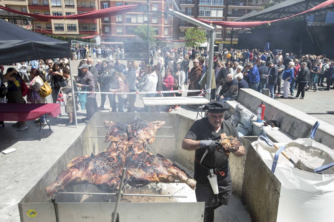 Un mercadillo, un desfile, una comida popular y teatro y danza, para honrar al héroe Velarde en Camargo