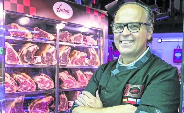 «La gente se para a hacer fotos de los chuletones»