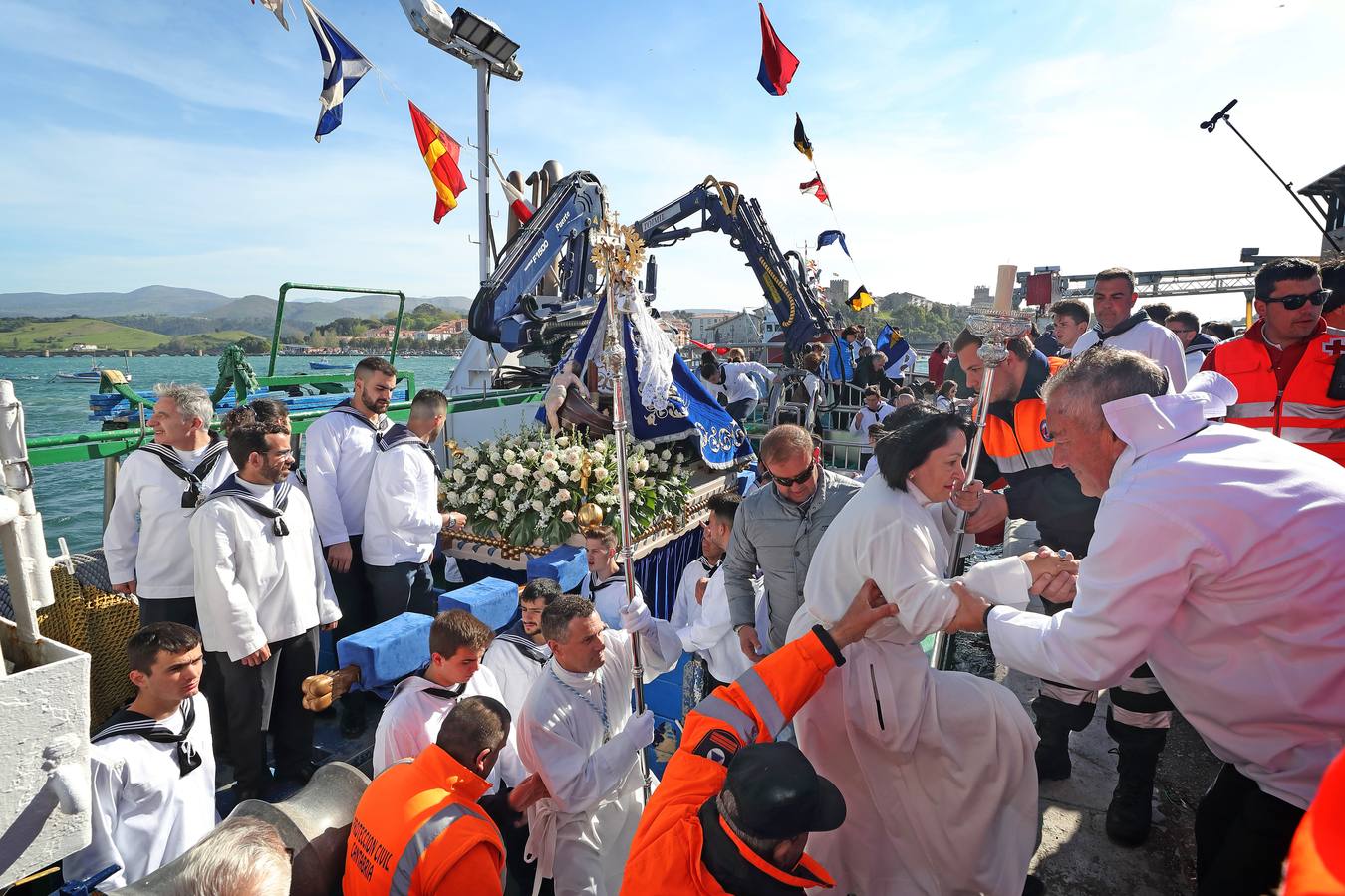 San Vicente de la Barquera cumple con su tradición en La Folía