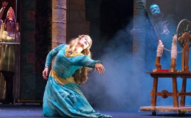 'La bella durmiente' más solidaria llega a Torrelavega