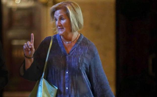 El Govern acepta la «renuncia» de Núria de Gispert a la Cruz de Sant Jordi