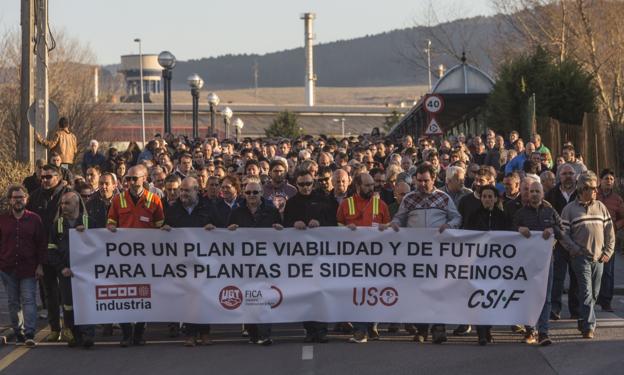 La plantilla de Sidenor acuerda paros y huelga «para garantizar el empleo»