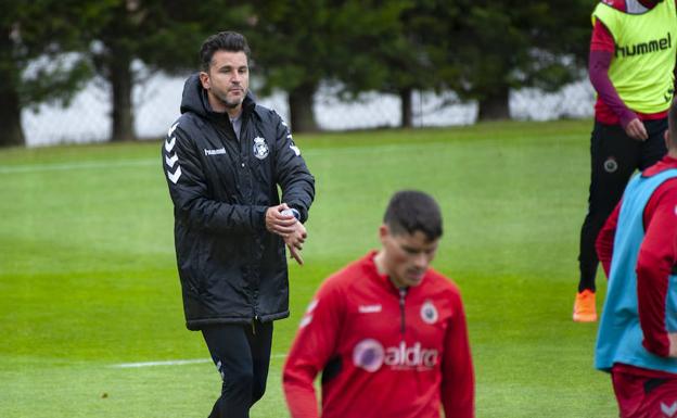 Iván Ania: «Mi único pensamiento es ascender y poder estar aquí muchos años»