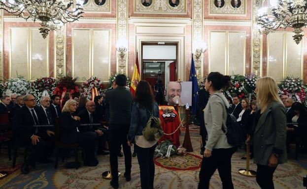 En directo, la capilla ardiente instalada en el Congreso