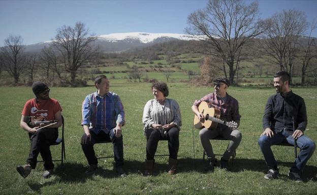 La flor y los romeros presenta su primer disco, 'Abre ventanas'