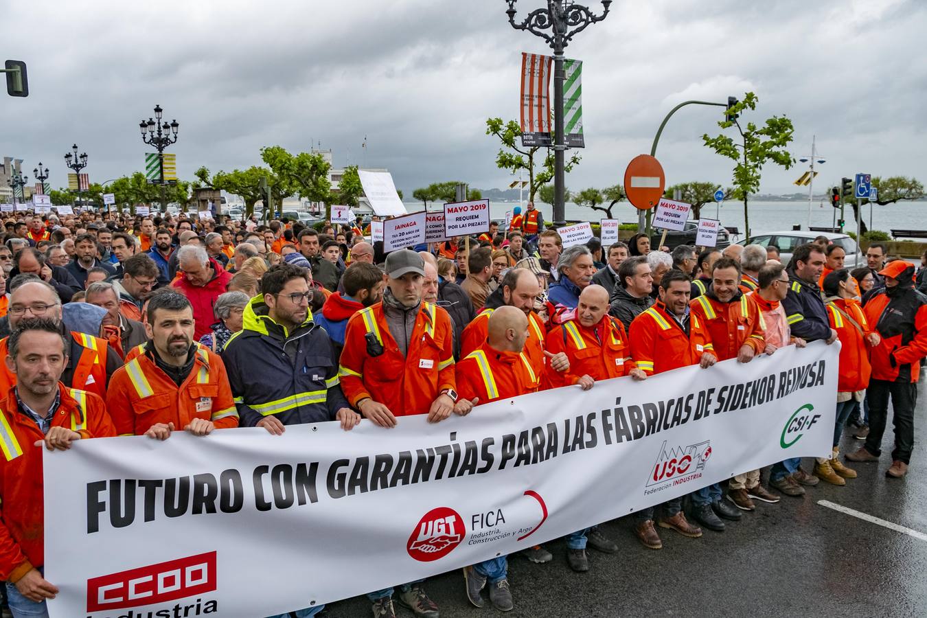 Campurrianos claman en Santander por el futuro de la fábrica de Sidenor