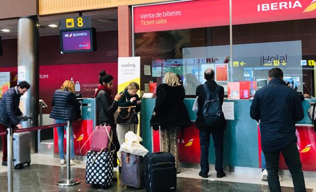 Una avería del vuelo Santander-Madrid de las 9.20 horas deja en tierra a 125 pasajeros