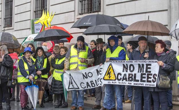Afectados por la línea Cacicedo-Astillero piden que se «empiece de cero» tras el 26M