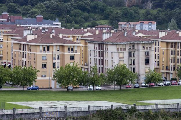 «Los vecinos de Las Acacias no hemos cobrado ni un euro pese a la sentencia»