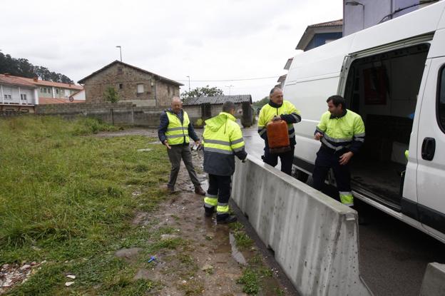 El Ayuntamiento de Torrelavega ordena el cierre de la finca ocupada en la avenida de Solvay