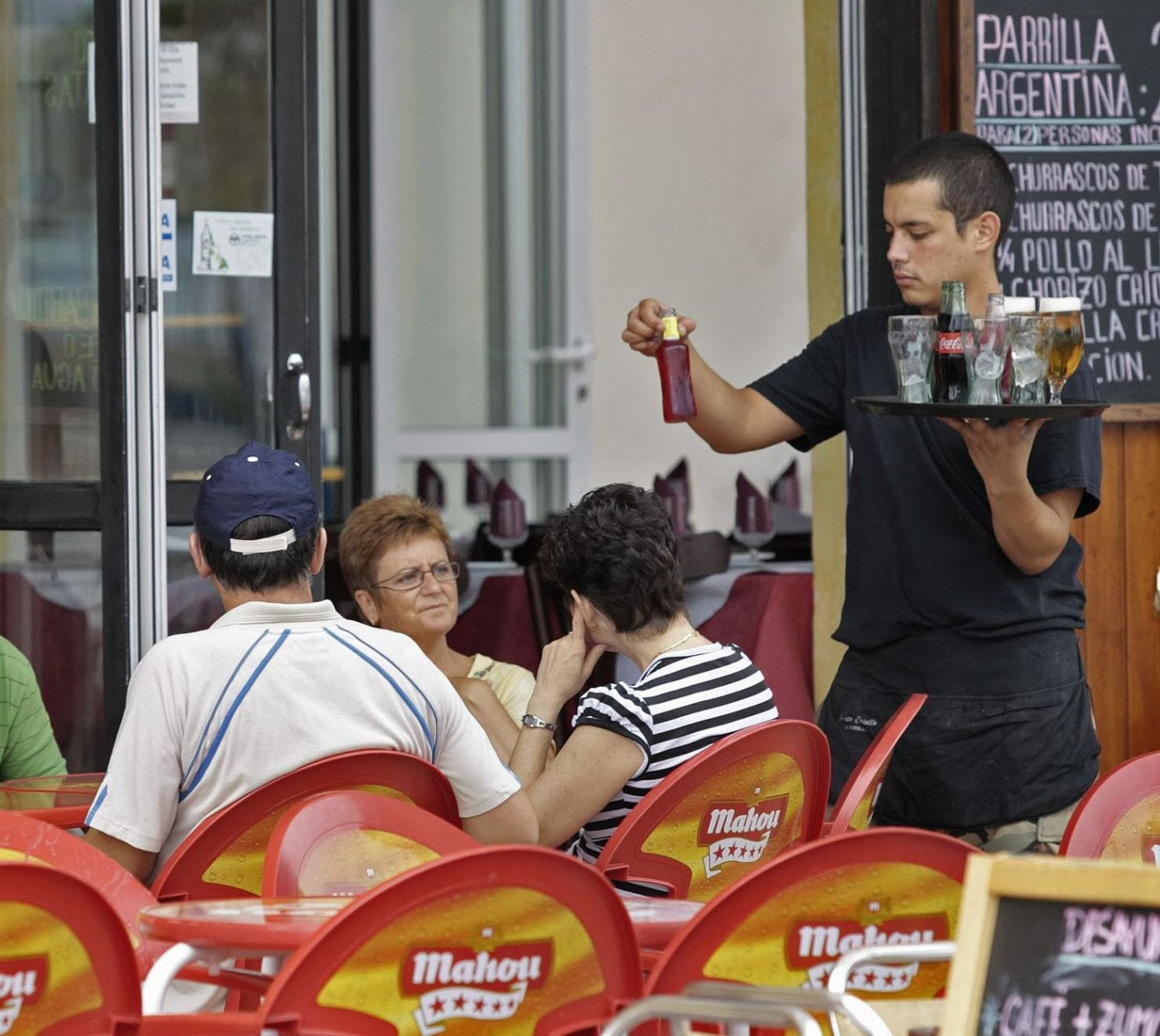 La próxima campaña de verano creará en Cantabria casi 10.000 empleos