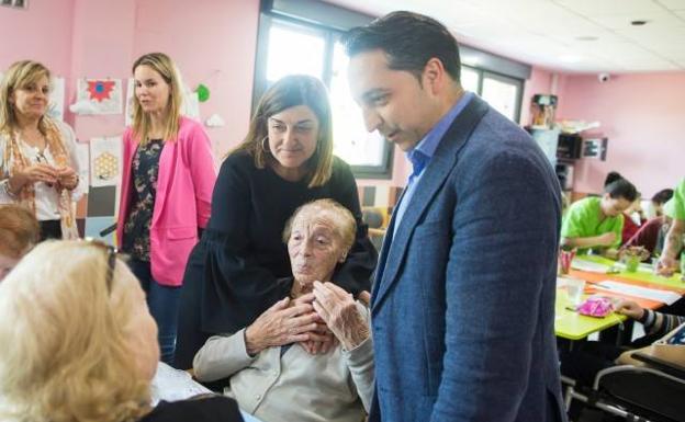 Buruaga garantizará por ley que ninguna persona dependiente tarde más de 90 días en ser atendida