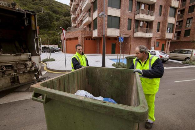 Santoña adjudica la limpieza viaria y la recogida de basuras a FCC