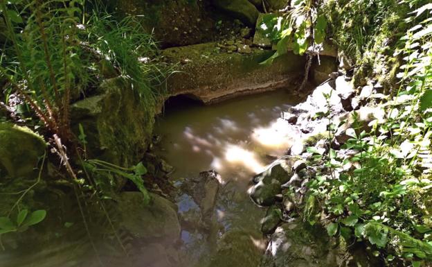 Saro denuncia que Villacarriedo vierte aguas fecales en sus acuíferos