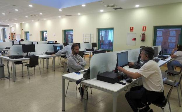 Los ordenadores de la Biblioteca Central vuelven a funcionar un año después