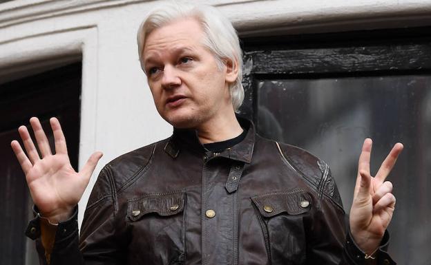 EE UU acusa a Assange de espionaje