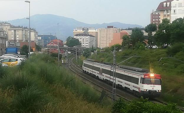 Adif adjudica por casi 18 millones de euros la duplicación de la vía entre Santander y Muriedas