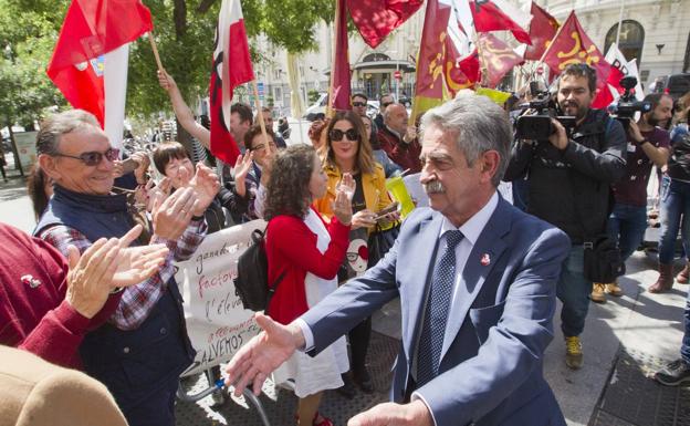 Revilla: «Ha sido la campaña más tranquila y respetuosa de las que yo conozco»