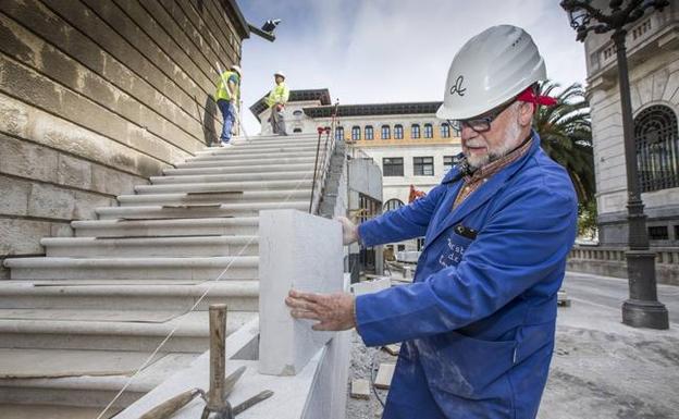 Cien toneladas de piedra de Escobedo para crear un bastión en la catedral
