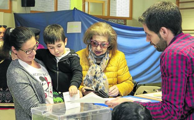 El Partido Popular se impone en San Vicente y el PSOE gana un concejal