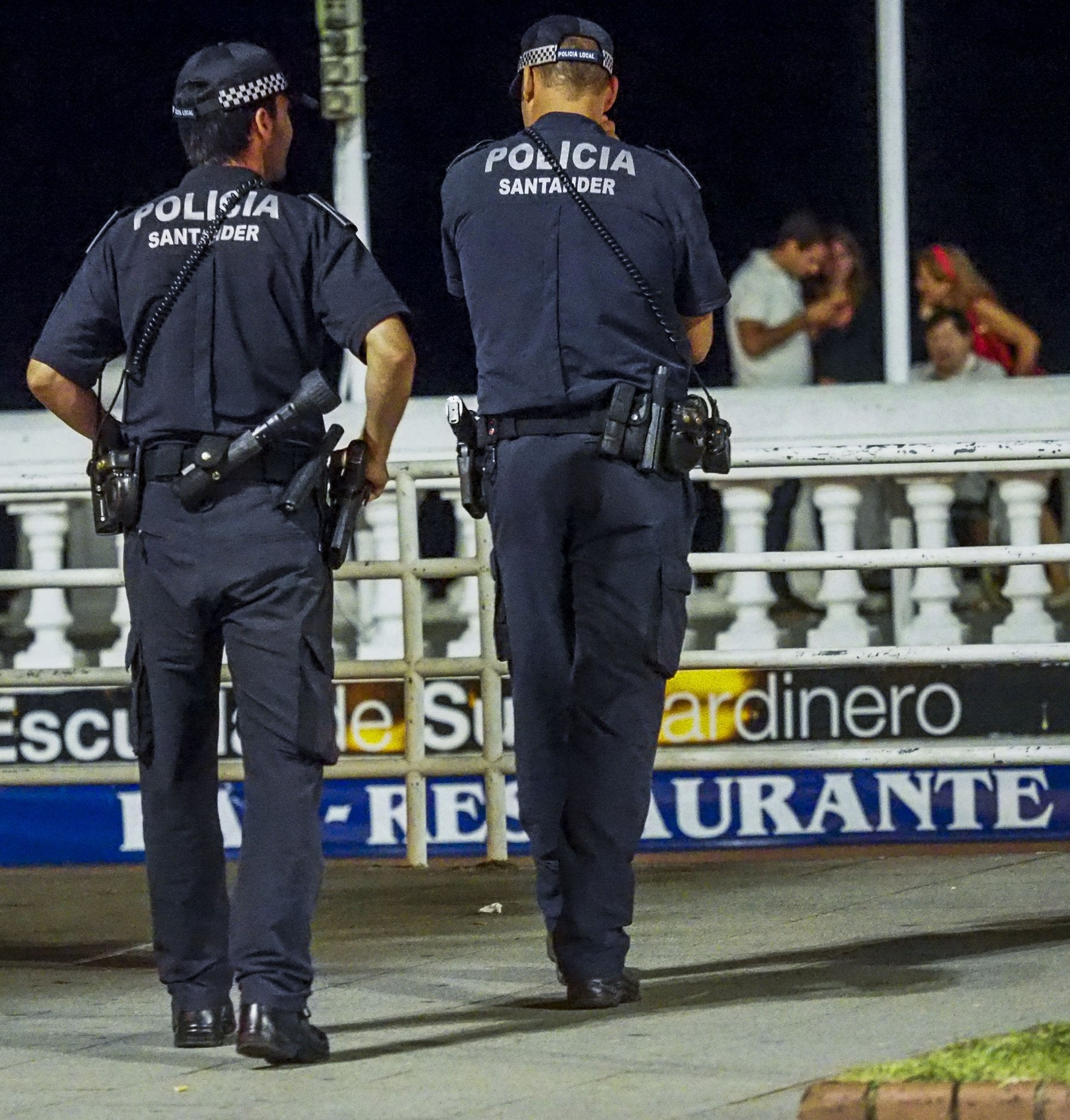 El Ayuntamiento de Santander retira el arma y aparta de la calle a quince policías locales que todavía no lo son