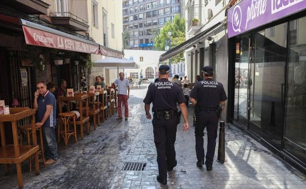 El PSOE tacha de «extrema gravedad» que se autorizase la entrega de armas a policías de Santander en prácticas