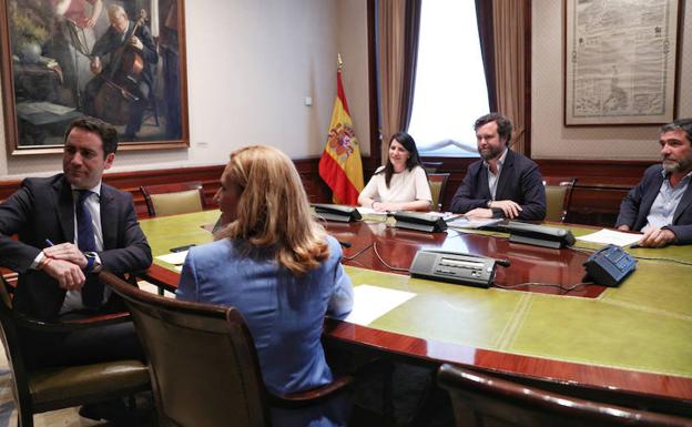 PP y Ciudadanos quieren a Vox fuera de los gobiernos