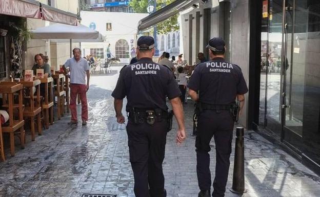 El jefe que dio armas a los policías en prácticas alegó que había «nivel 4 de alerta antiterrorista»