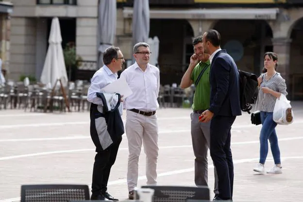 López Estrada quiere seguir negociando con el PSOE pero «con nuestra oferta»