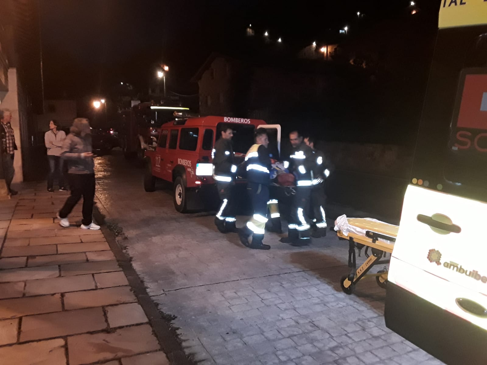 Una mujer es auxiliada en su casa de Linares tras caerse y estar tres horas tirada en el suelo