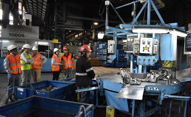 La dirección de Nissan y la representación sindical firman un acuerdo sobre las prejubilaciones en la planta de Los Corrales