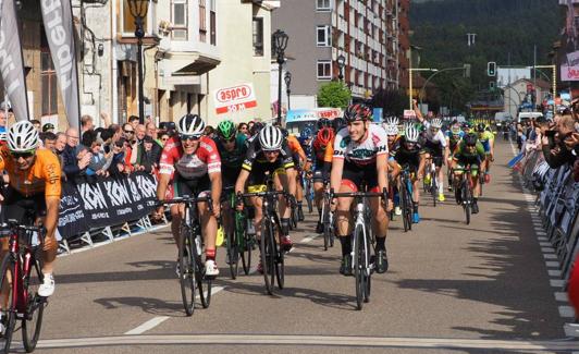 Eusebio Pascual hace bueno el trabajo del Caja Rural y se lleva al Gran Premio San Antonio