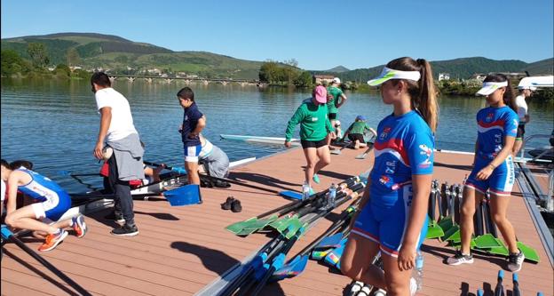 Campoo de Yuso prueba su área de regatas en el Pantano del Ebro